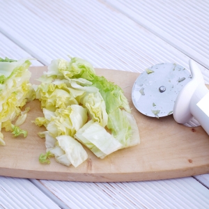 Food-Hacks Salat schneiden Pizzaschneider 