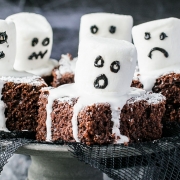 Halloween Rezepte Gespenster-Brownies Marshmallows