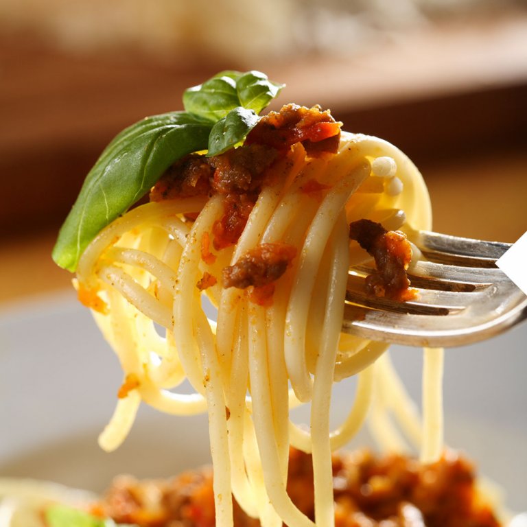 Pasta mit Salbei, getrockneten Tomaten und Feta